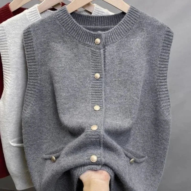 Knitted Sweater Vest Women Gold Buckle O-Neck Sleeveless Chic Red Knit Pullovers Soft Elegant Sweater Fall Winter Vests Clothing