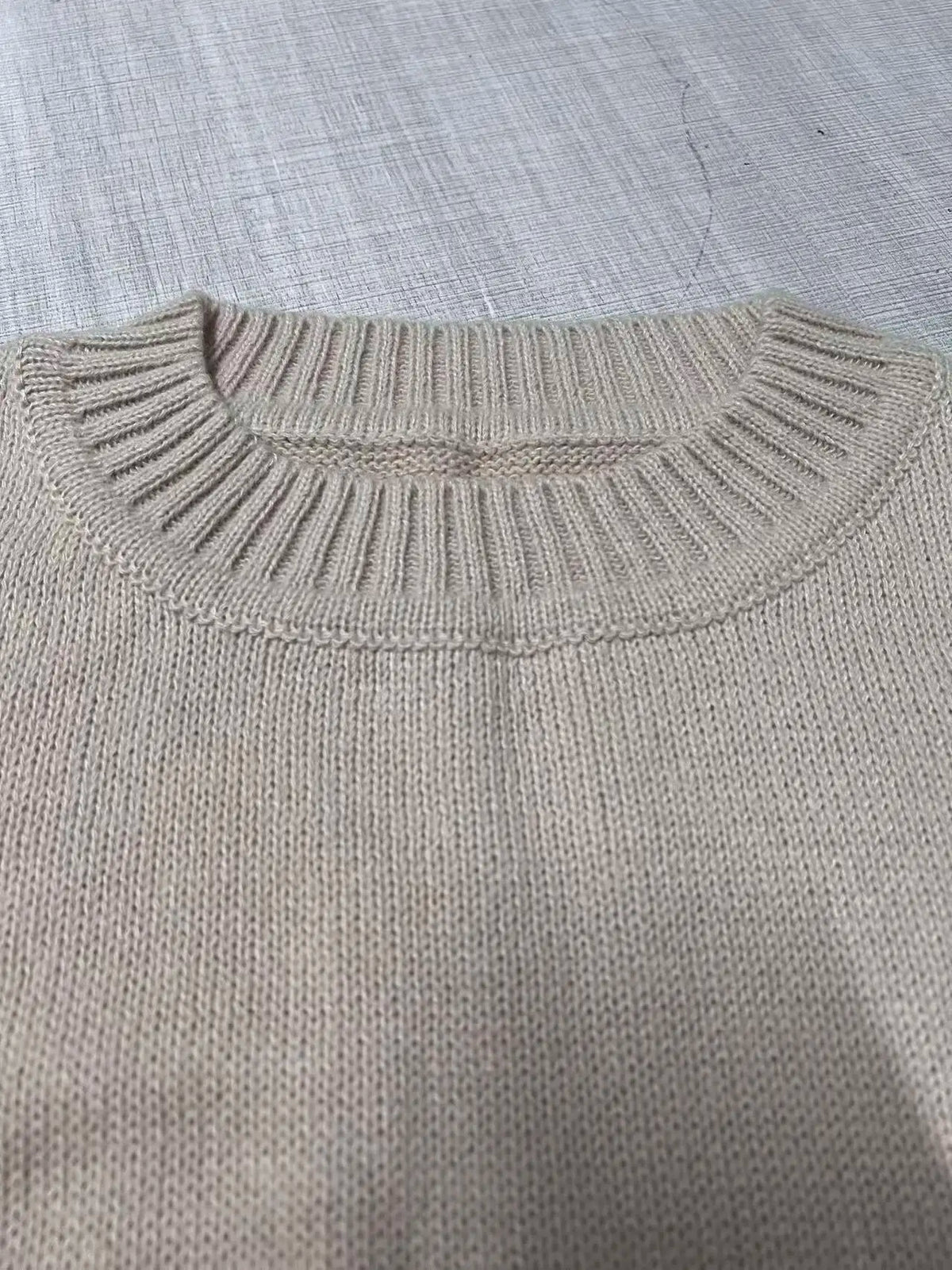 Women's Minimalist  Knit Vest Sweater Sleeveless Round Neck Button-Front Design Preppy Business Casual Style For Office
