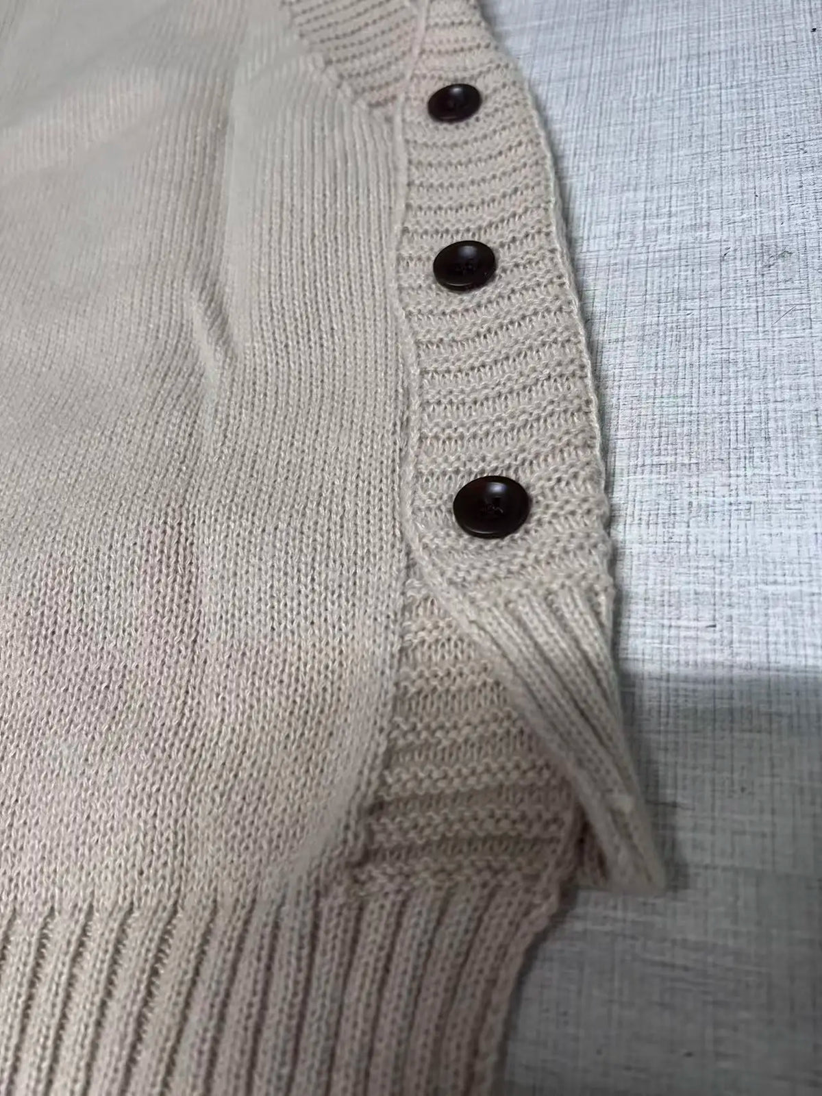 Women's Minimalist  Knit Vest Sweater Sleeveless Round Neck Button-Front Design Preppy Business Casual Style For Office