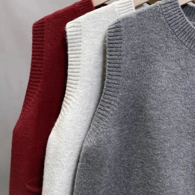Knitted Sweater Vest Women Gold Buckle O-Neck Sleeveless Chic Red Knit Pullovers Soft Elegant Sweater Fall Winter Vests Clothing