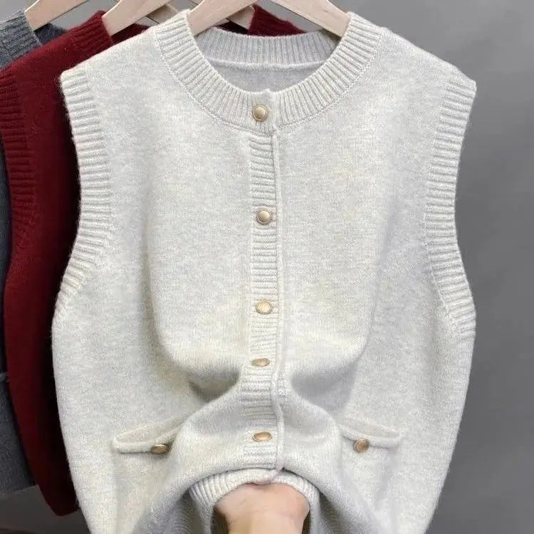 Knitted Sweater Vest Women Gold Buckle O-Neck Sleeveless Chic Red Knit Pullovers Soft Elegant Sweater Fall Winter Vests Clothing