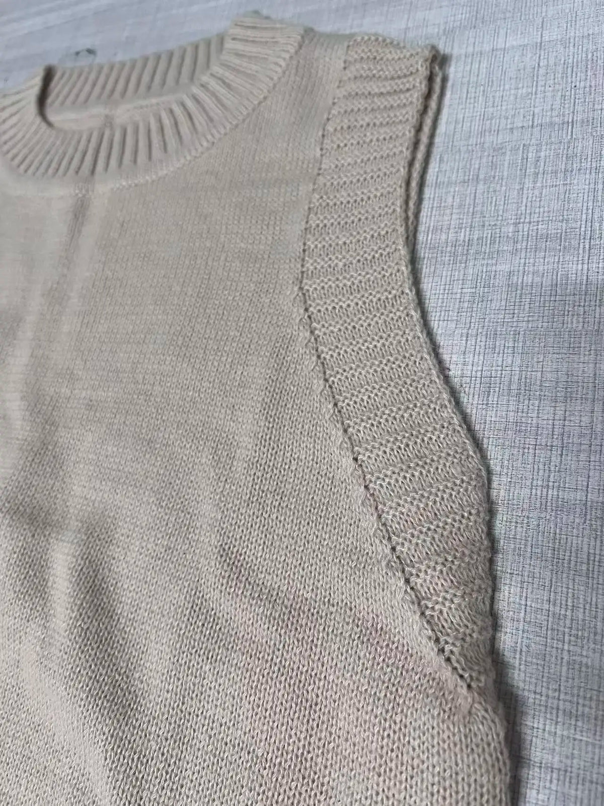 Women's Minimalist  Knit Vest Sweater Sleeveless Round Neck Button-Front Design Preppy Business Casual Style For Office