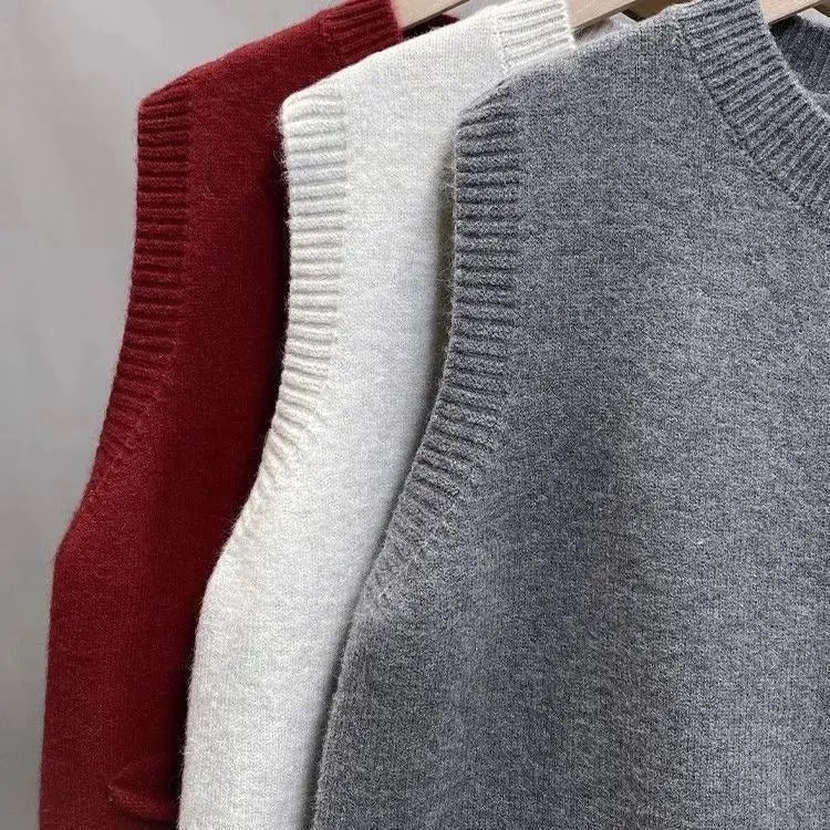 Knitted Sweater Vest Women Gold Buckle O-Neck Sleeveless Chic Red Knit Pullovers Soft Elegant Sweater Fall Winter Vests Clothing